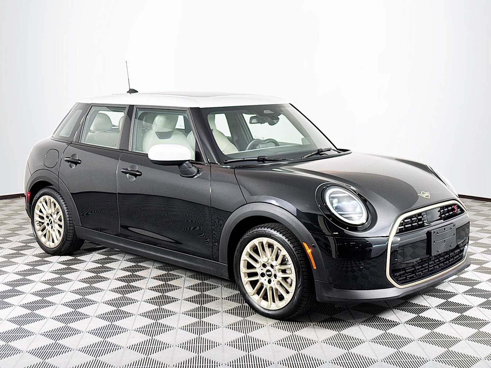 2025 Mini Cooper 4 Door Hardtop S photo 3