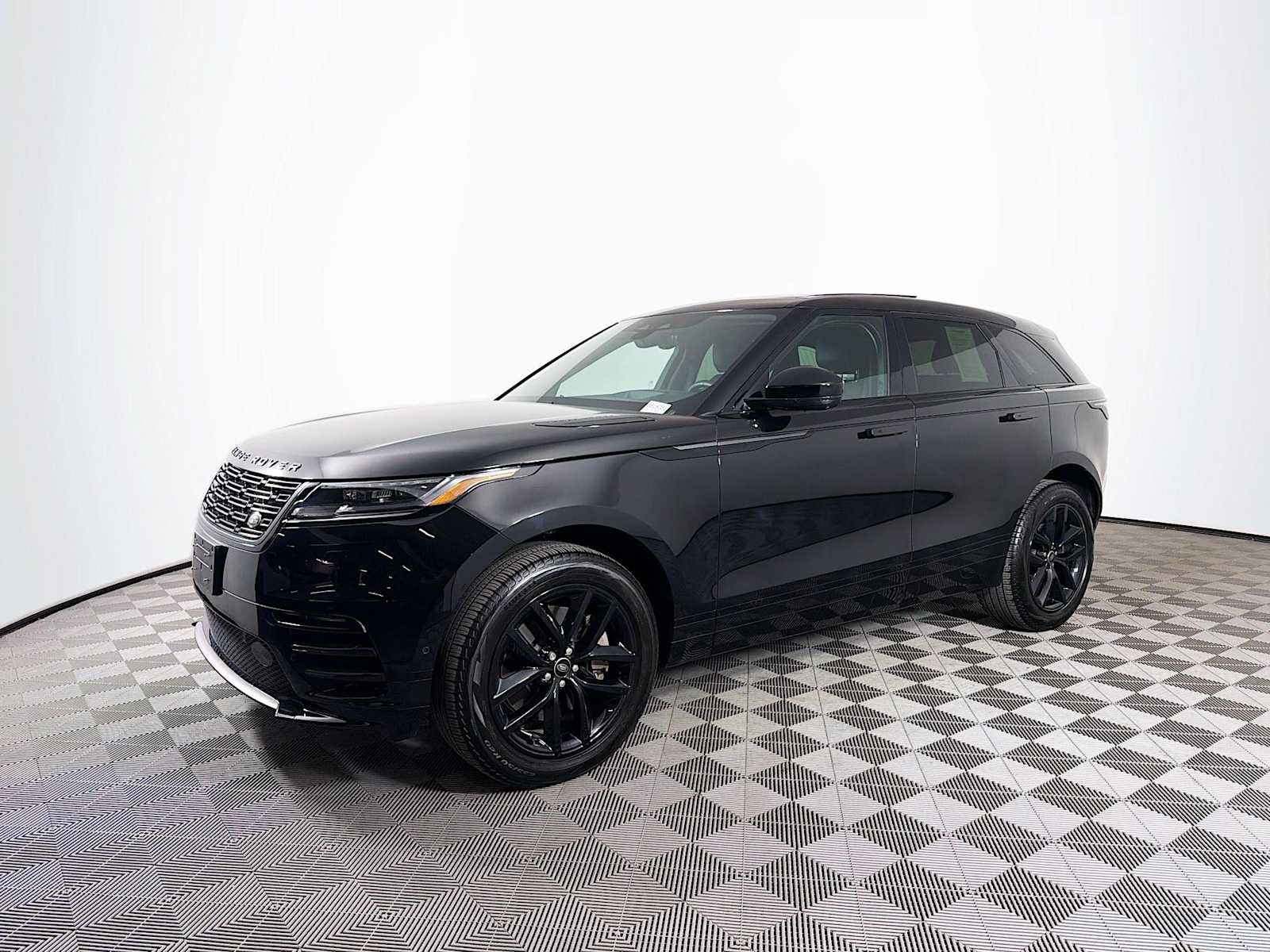2026 Land Rover Range Rover Velar P250 Dynamic SE's photo