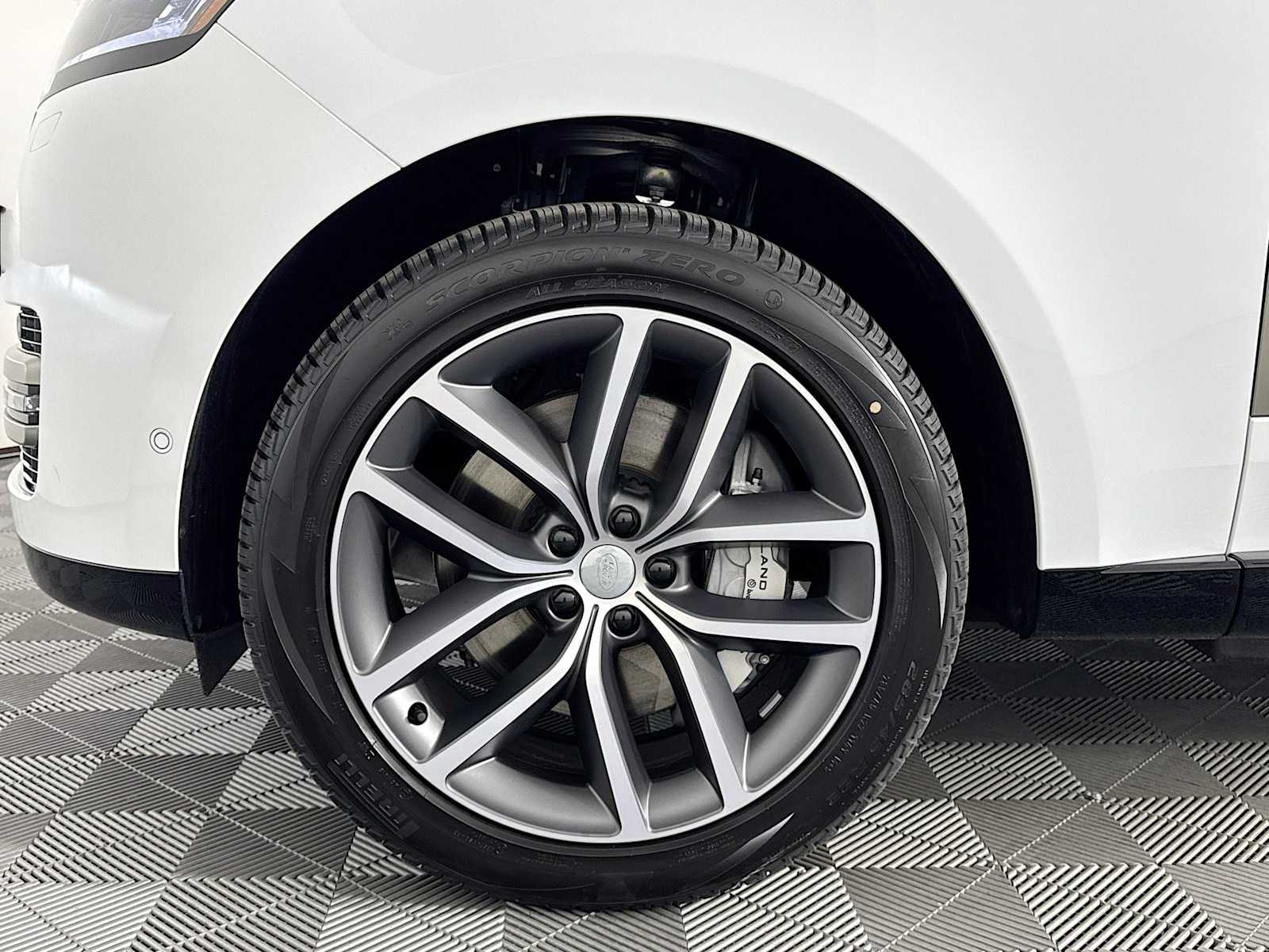 2025 Land Rover Range Rover SE - Photo 27