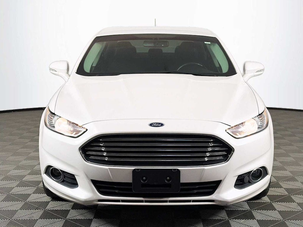 Used 2016 Ford Fusion SE Sedan