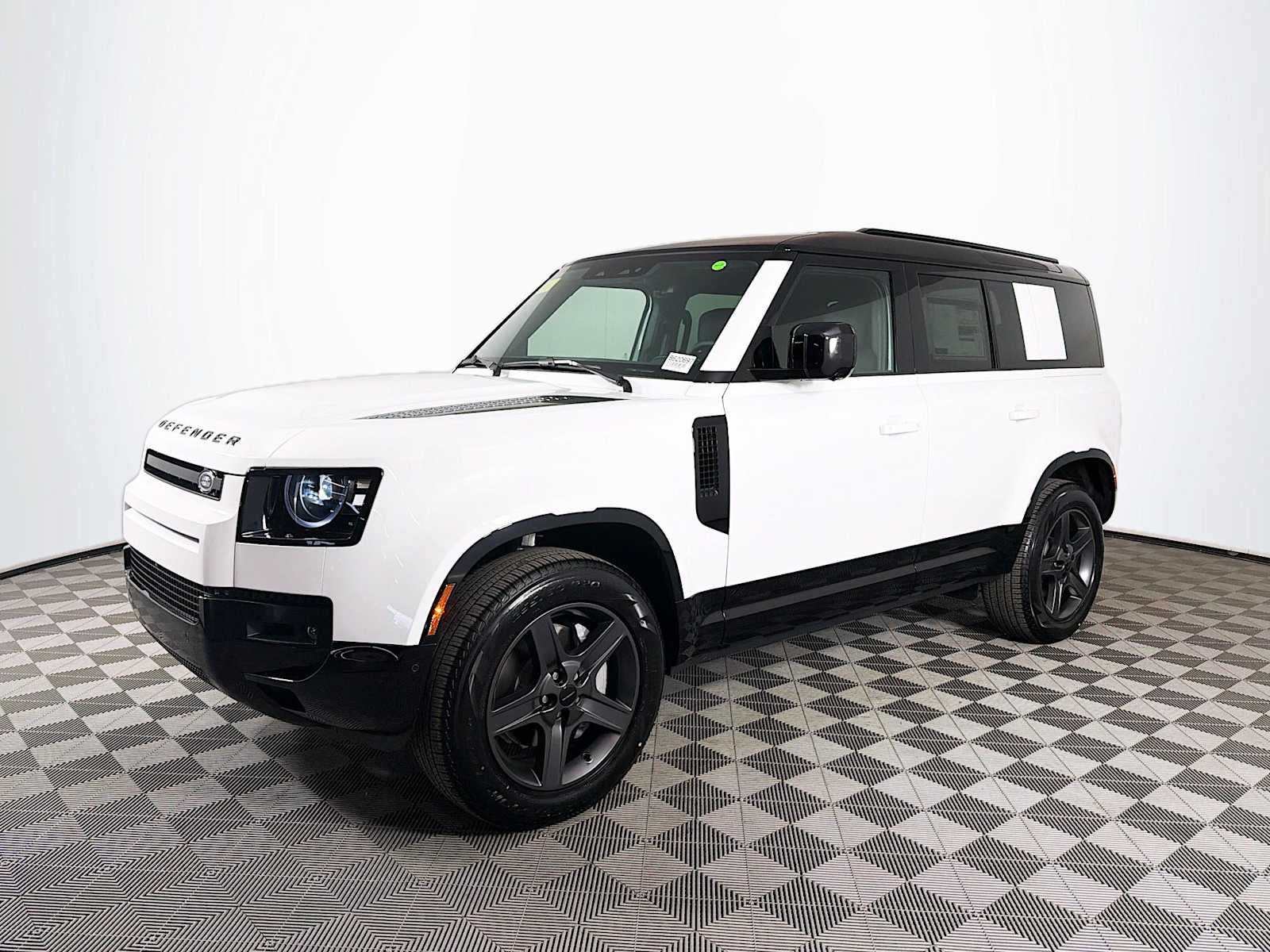 2026 Land Rover Defender 110 X-Dynamic SE P400's photo
