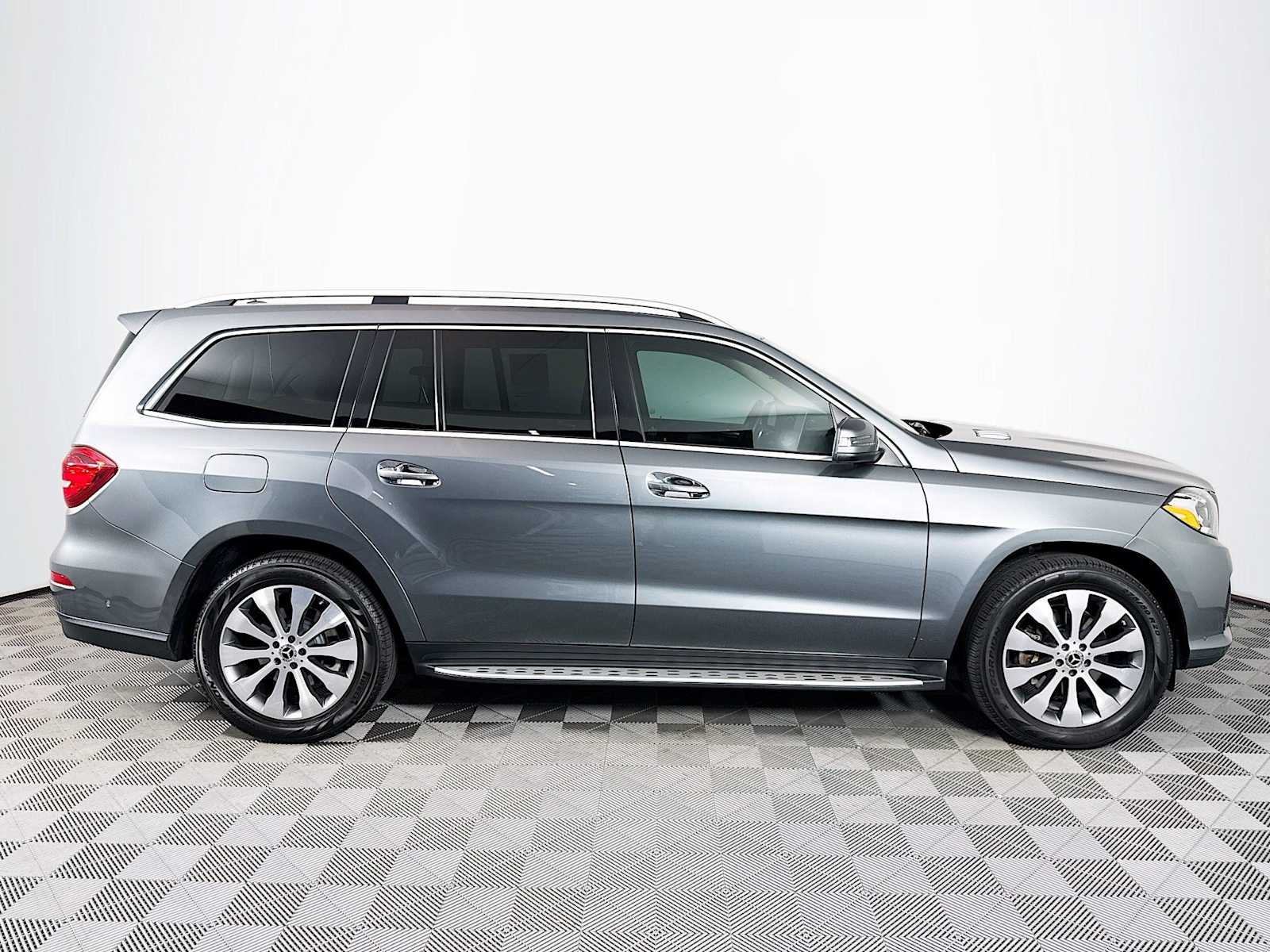 2018 Mercedes Benz GLS 450 4MATIC photo 3