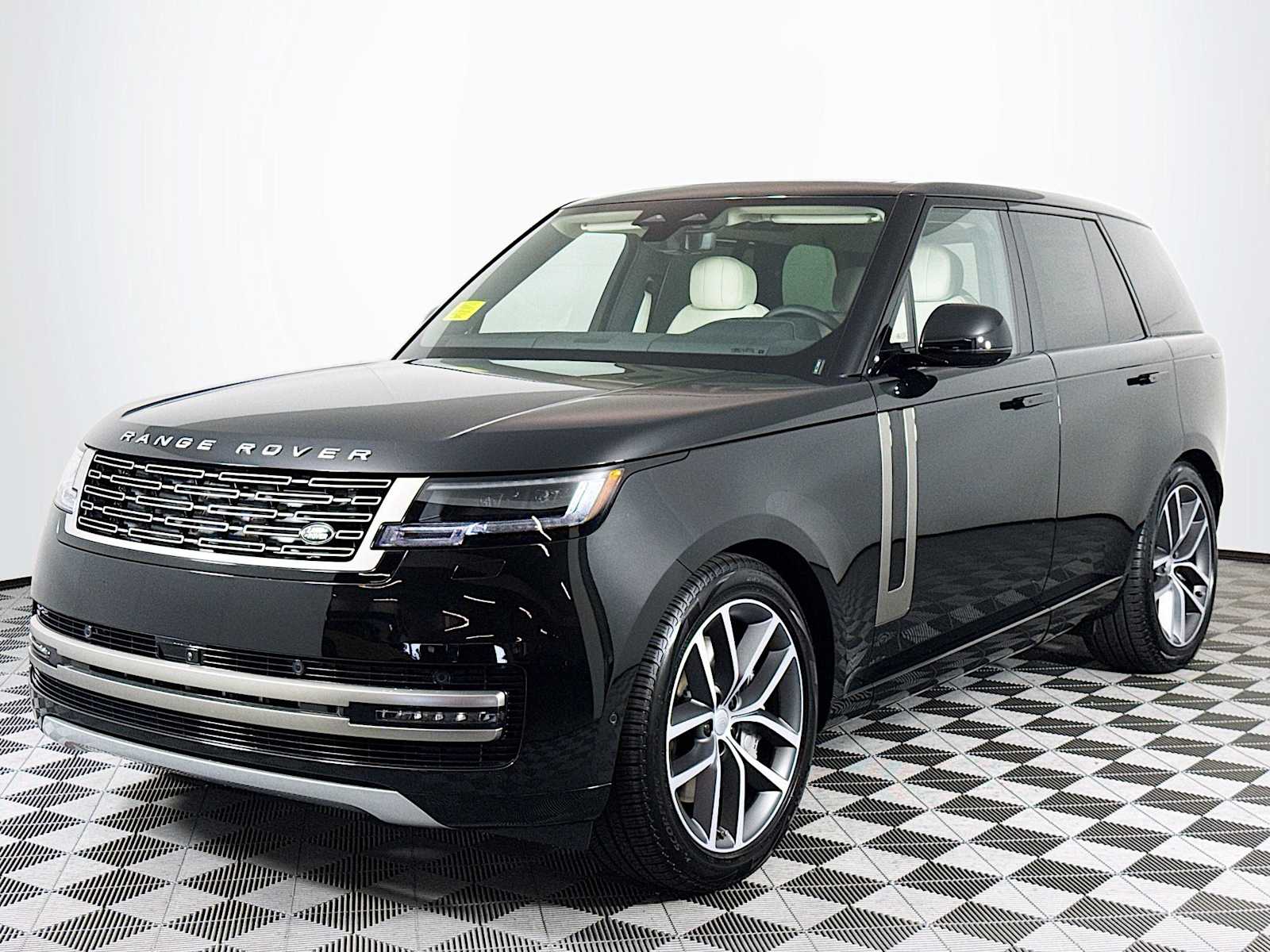 2025 Land Rover Range Rover SE's photo