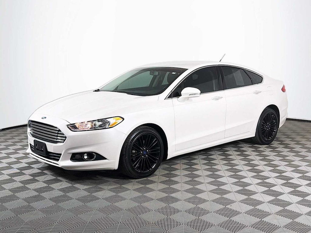 Used 2016 Ford Fusion SE Sedan