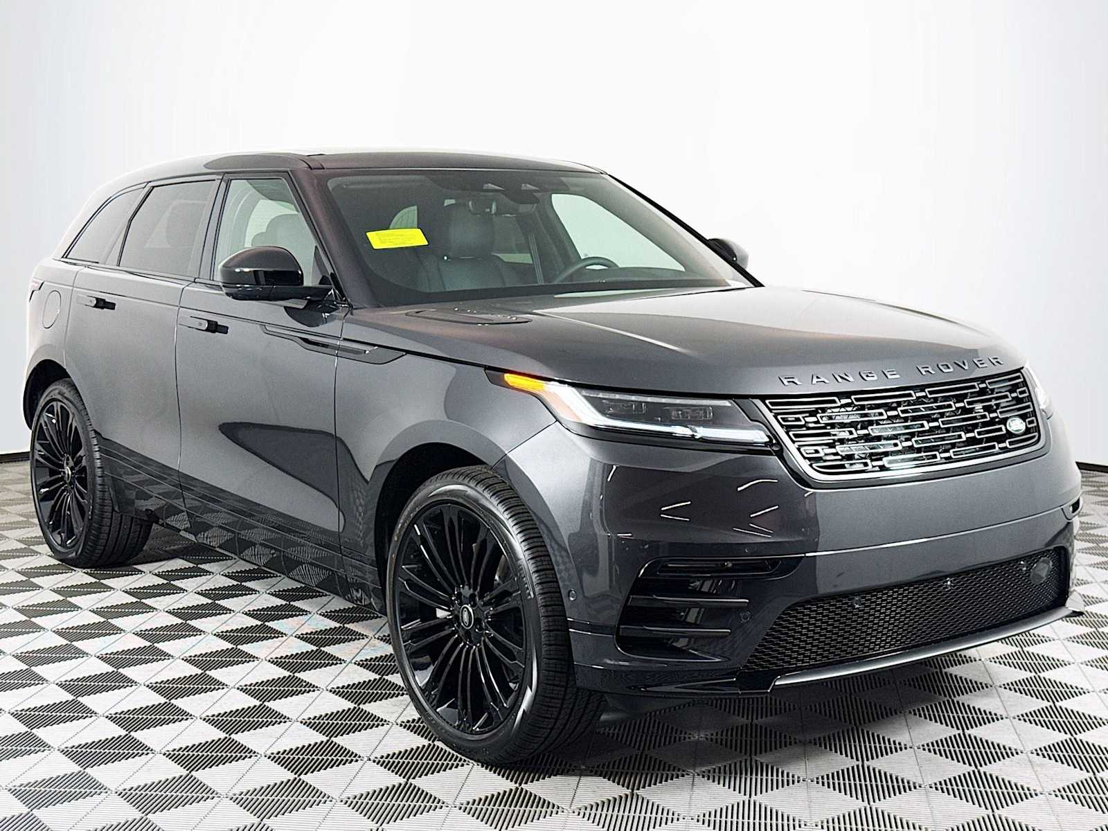 2026 Land Rover Range Rover Velar SE photo 3