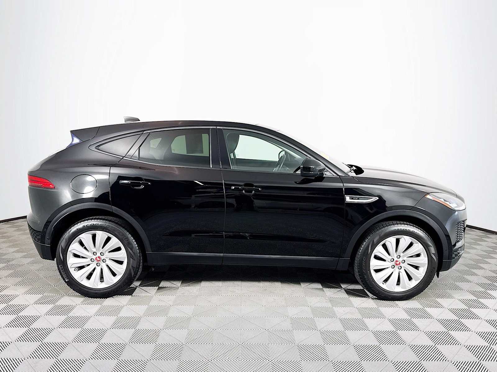2020 Jaguar E-PACE SE photo 4