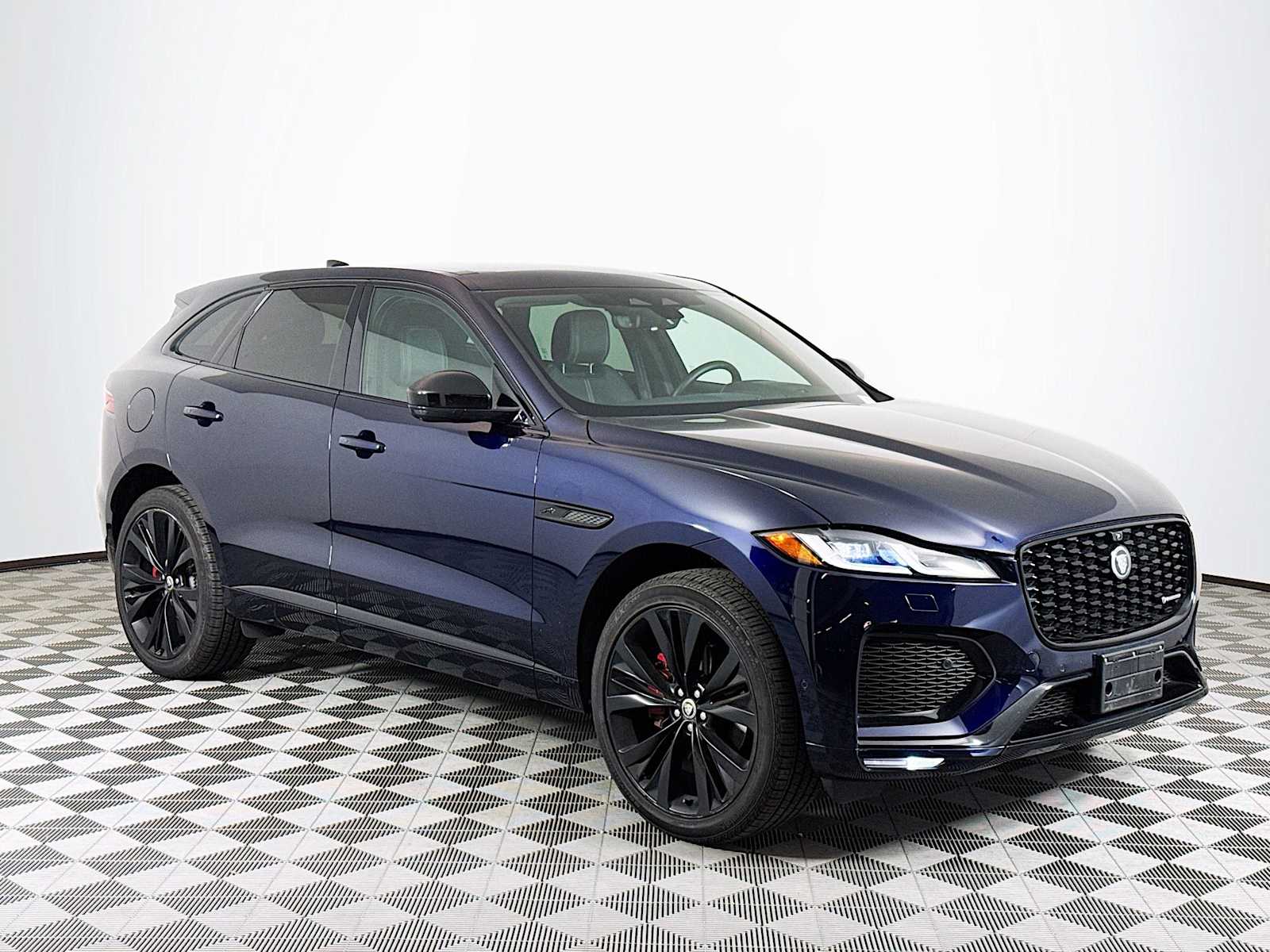 2025 Jaguar F-PACE P250 R-Dynamic S photo 3