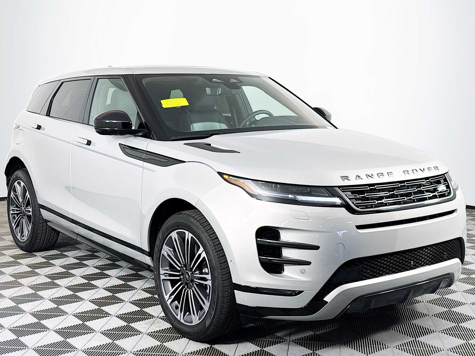 2026 Land Rover Range Rover Evoque Dynamic SE photo 3