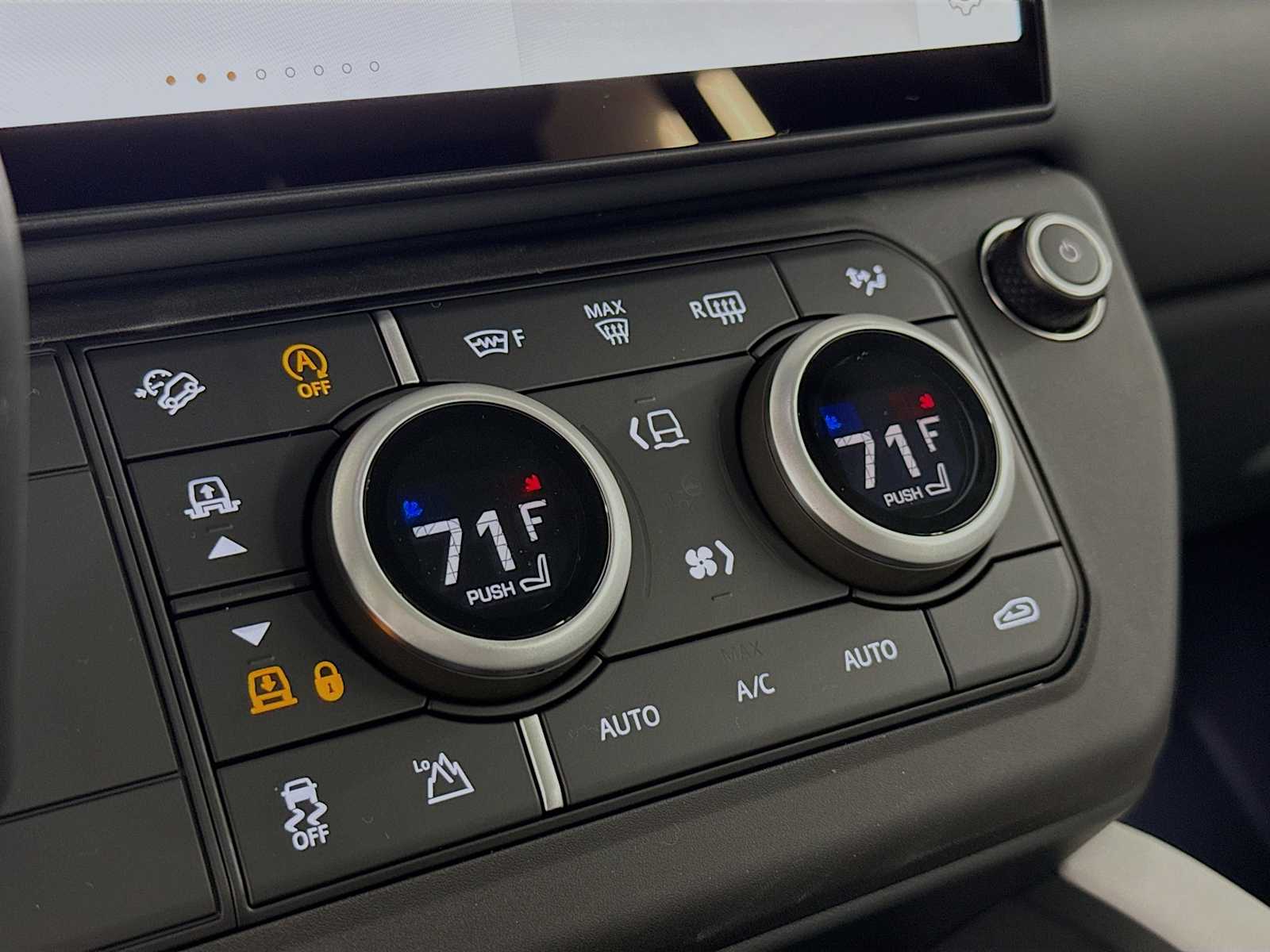 2026 Land Rover Defender X-Dynamic SE - Photo 16