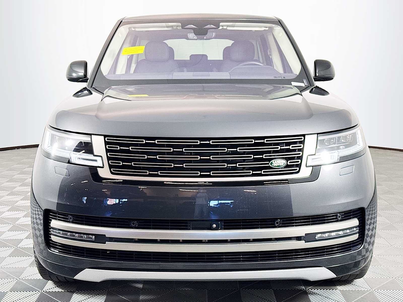 2023 Land Rover Range Rover SE photo 2