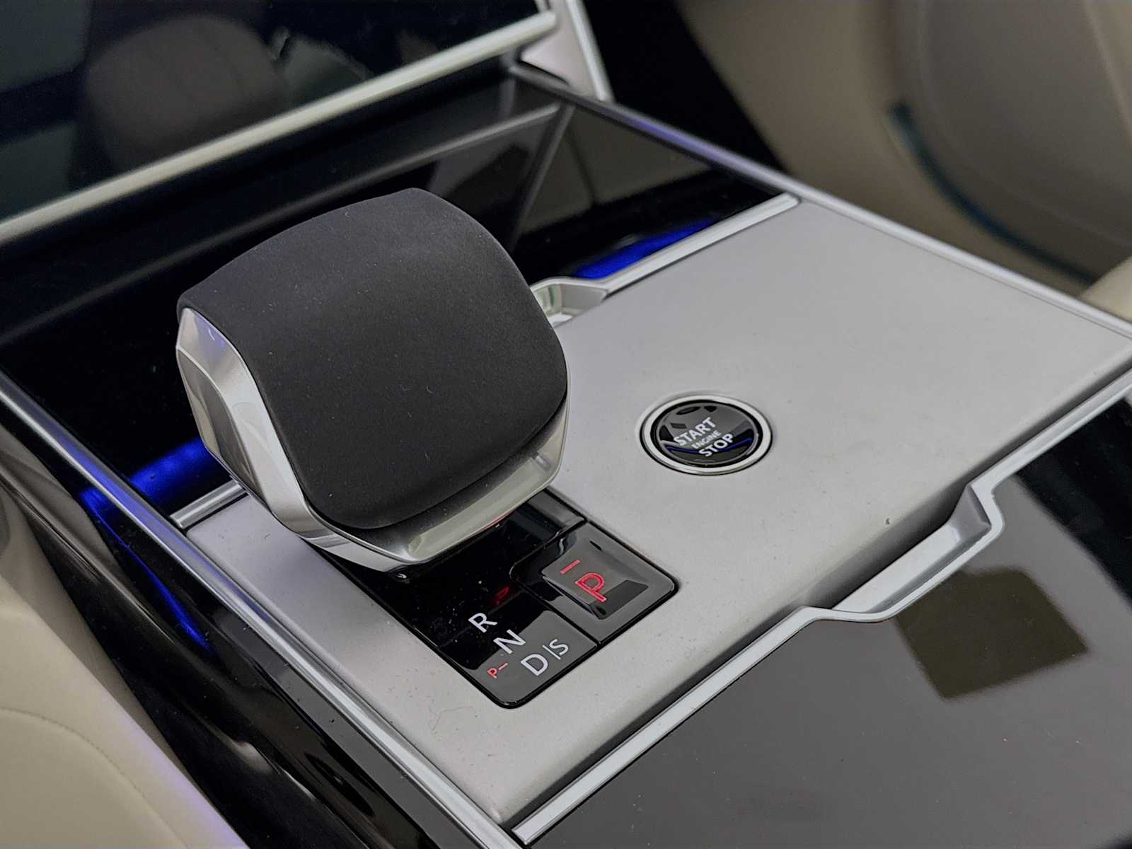 2026 Land Rover Range Rover SE - Photo 18