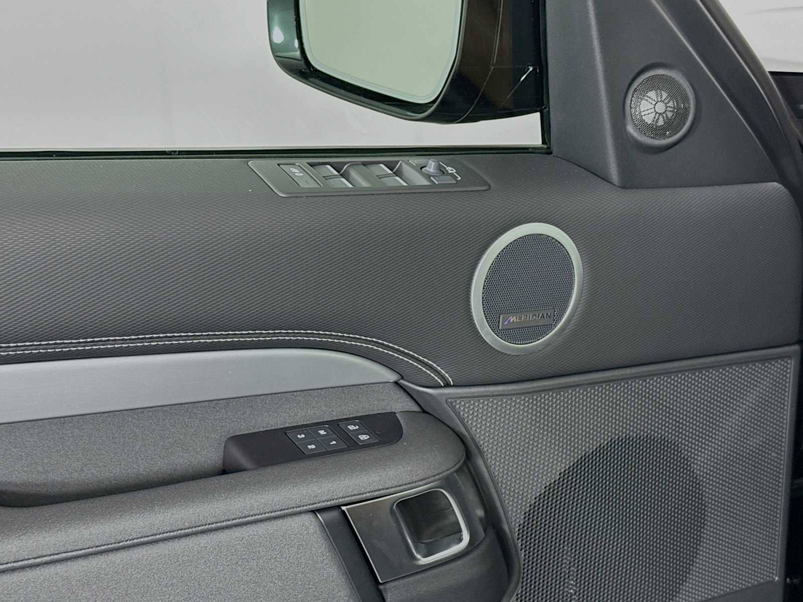 2025 Land Rover Discovery Dynamic SE - Photo 18