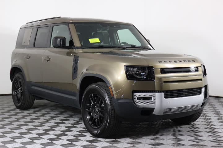 2024 Land Rover Defender 110 S photo 3