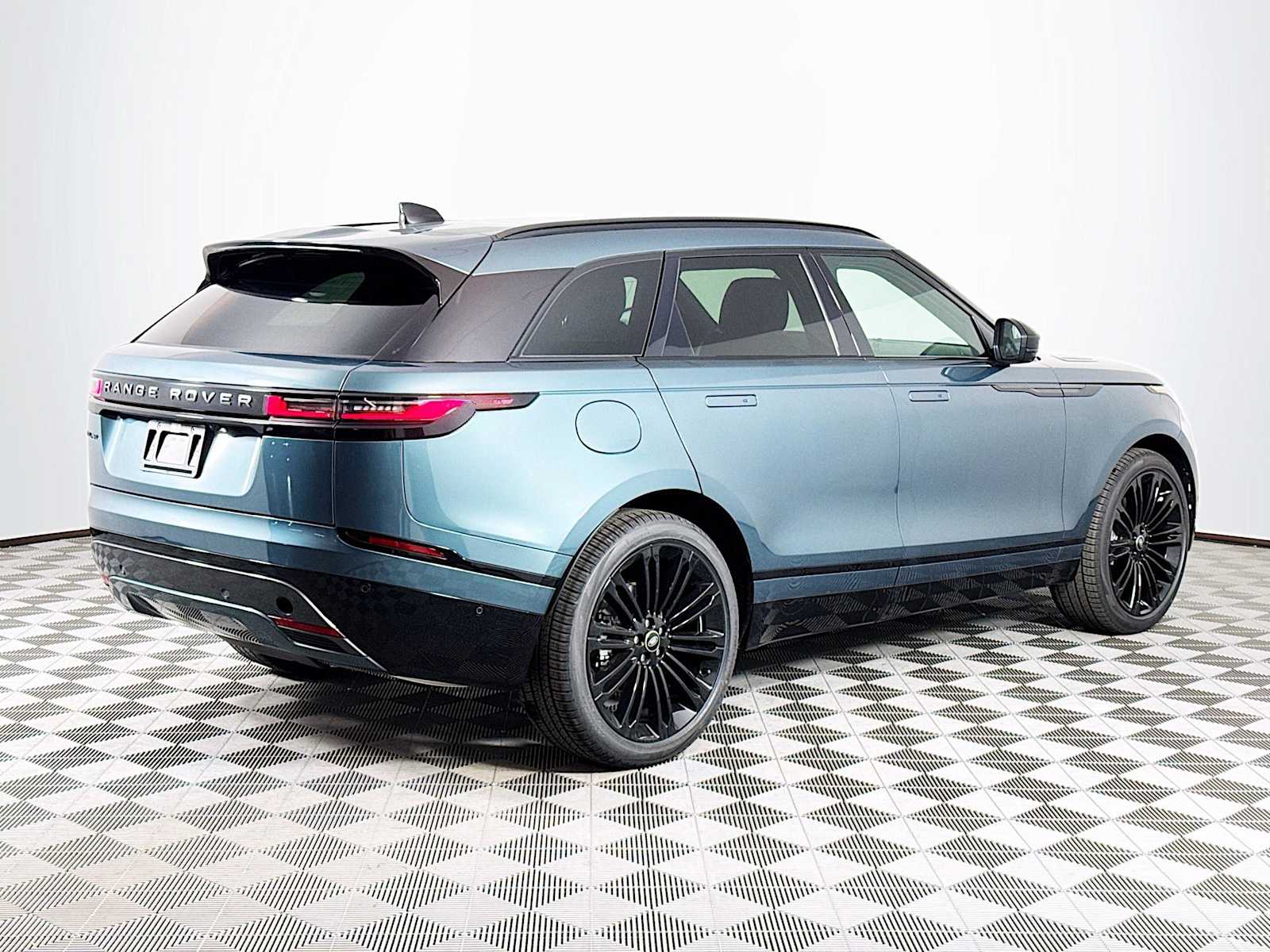 2026 Land Rover Range Rover Velar SE photo 3