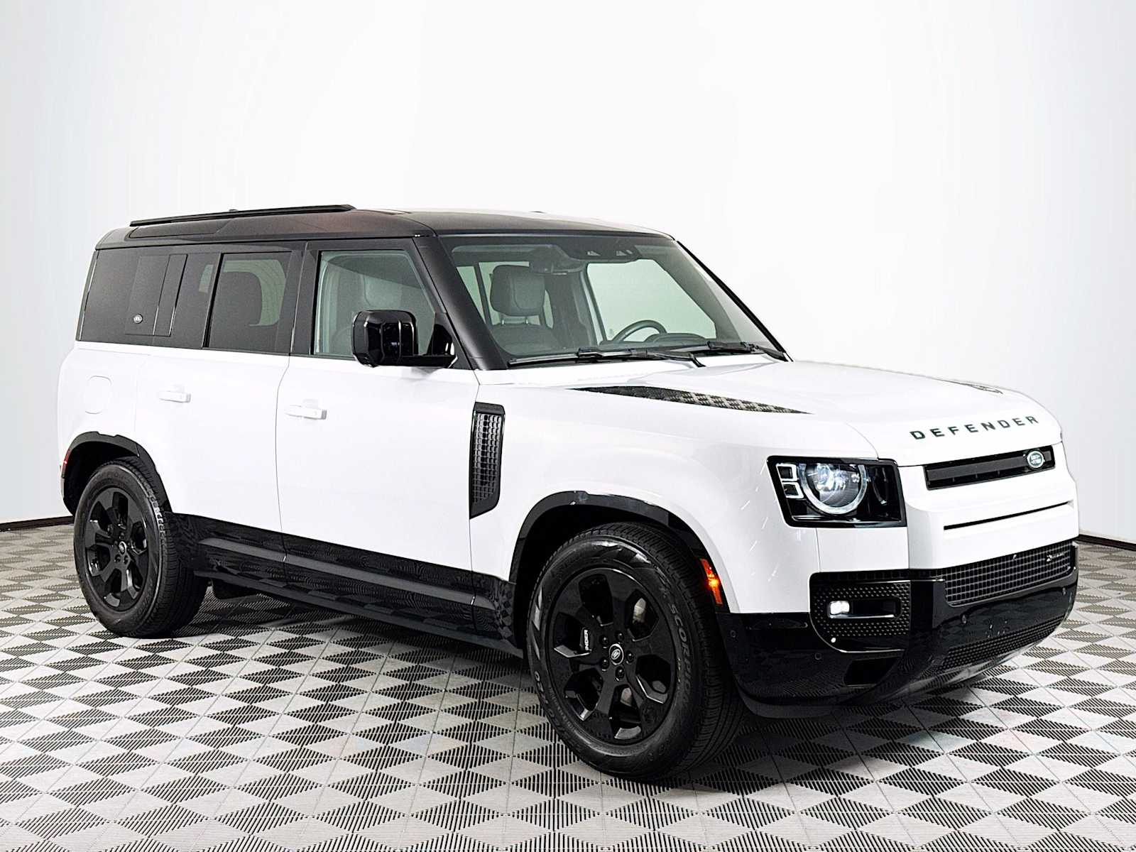 2023 Land Rover Defender 110 X-Dynamic SE photo 3