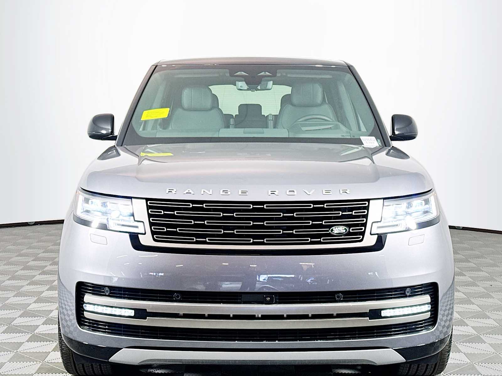 2025 Land Rover Range Rover SE photo 2