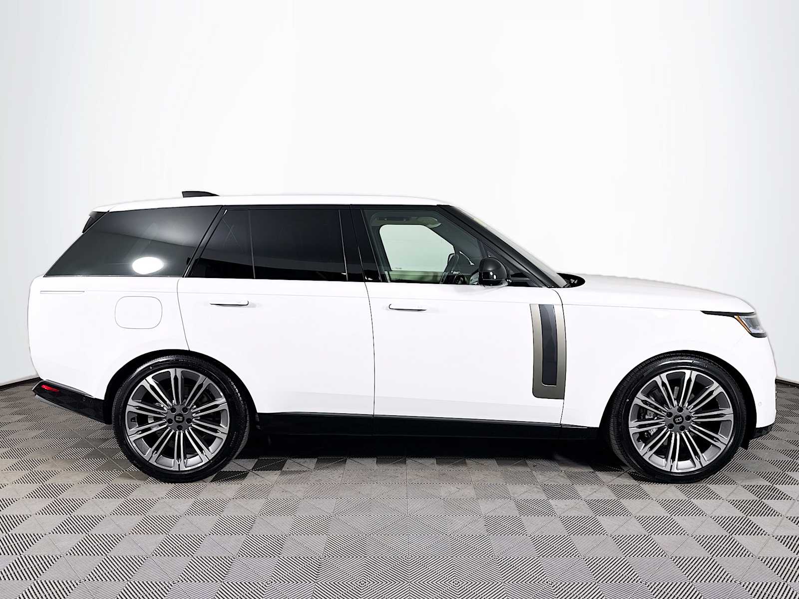 New 2027 Land Rover Range Rover SE SUV