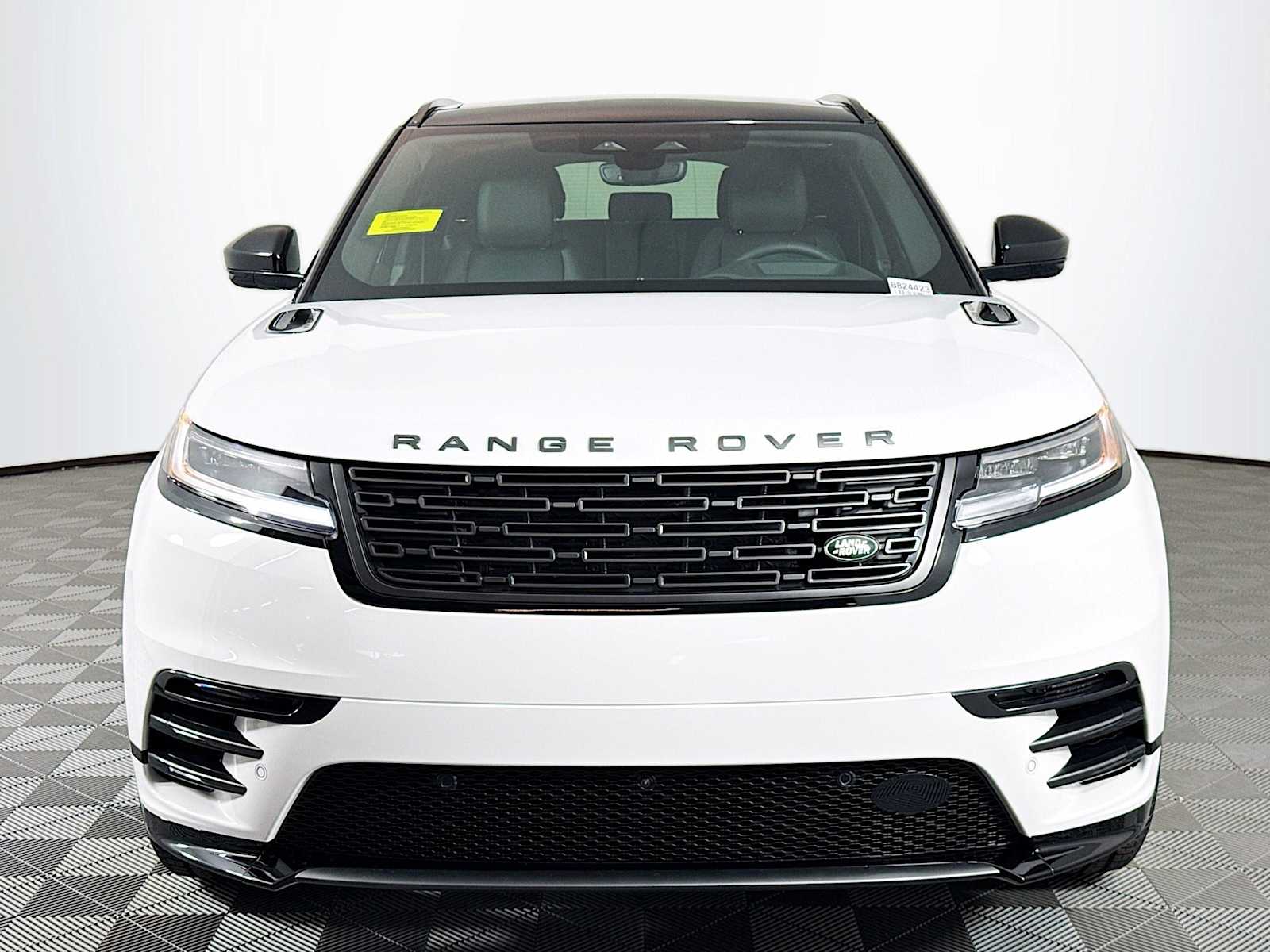 2026 Land Rover Range Rover Velar SE photo 2