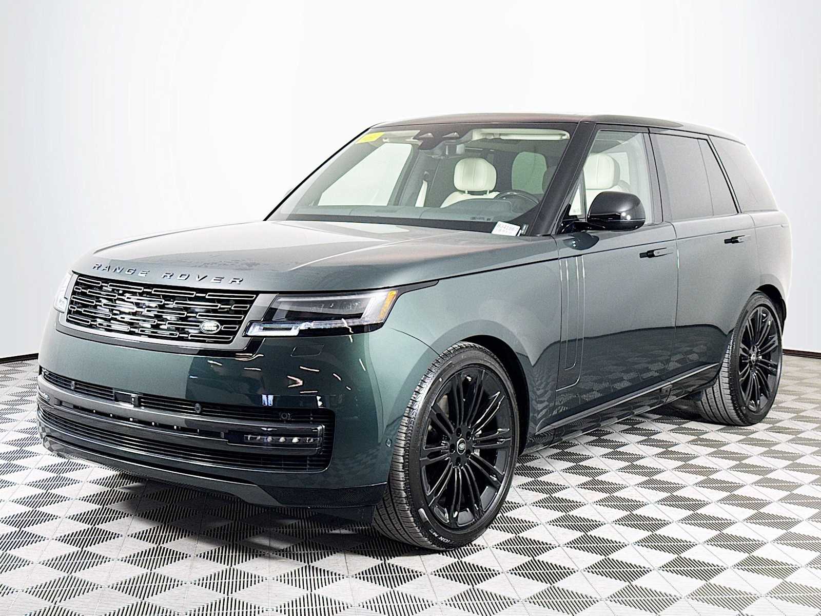 2025 Land Rover Range Rover SE's photo
