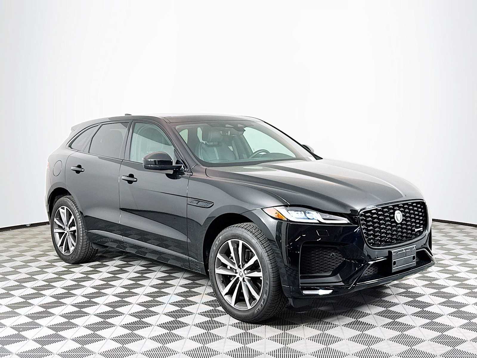 2025 Jaguar F-PACE P250 R-Dynamic S photo 3