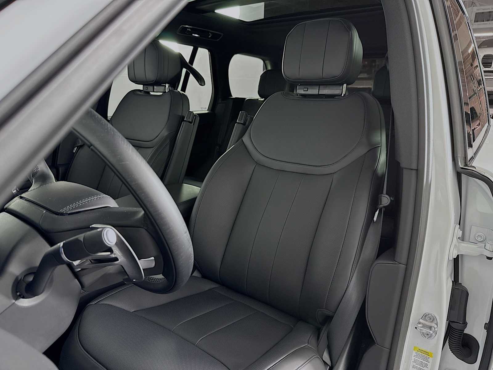 2026 Land Rover Range Rover SE - Photo 11