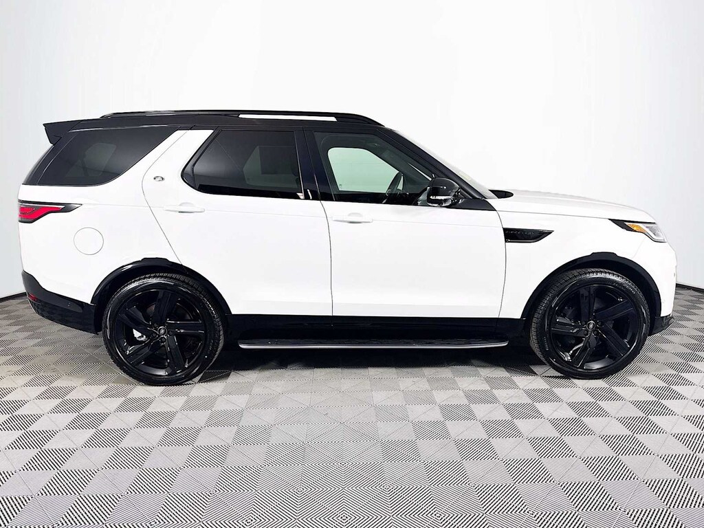 New 2025 Land Rover Discovery Dynamic SE SUV