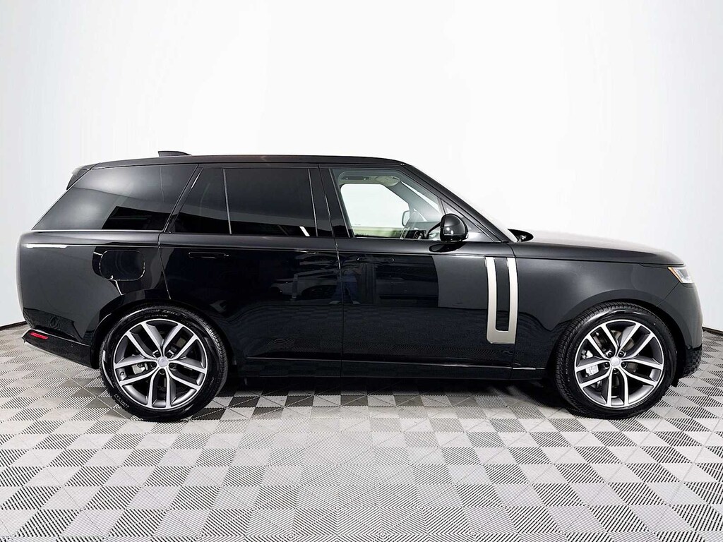 New 2025 Land Rover Range Rover SE SUV
