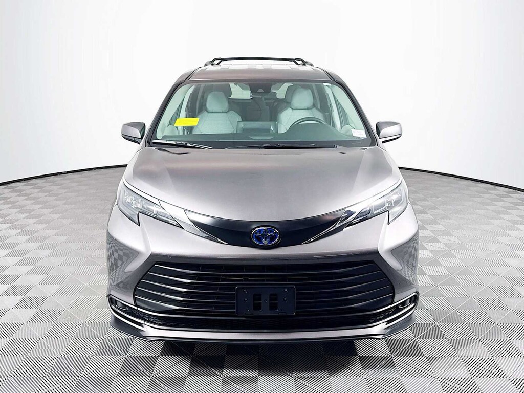 Used 2024 Toyota Sienna LE 8 Passenger Van Passenger Van