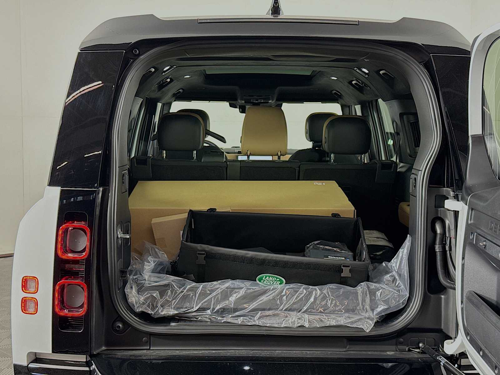 2025 Land Rover Defender V8 - Photo 25