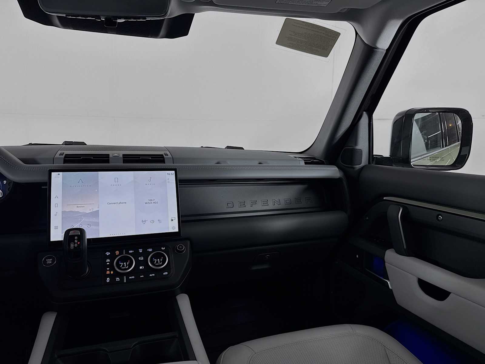 2026 Land Rover Defender X-Dynamic SE - Photo 30