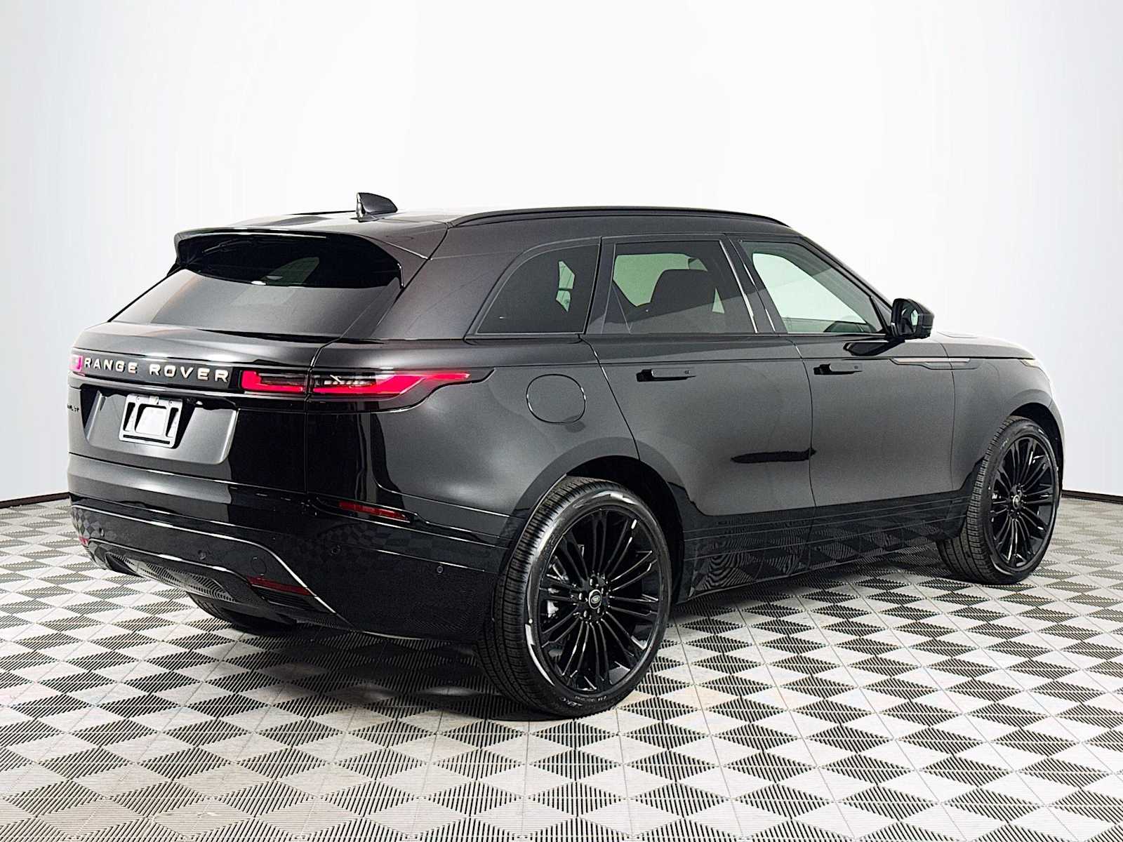 2026 Land Rover Range Rover Velar P400 Autobiography photo 2