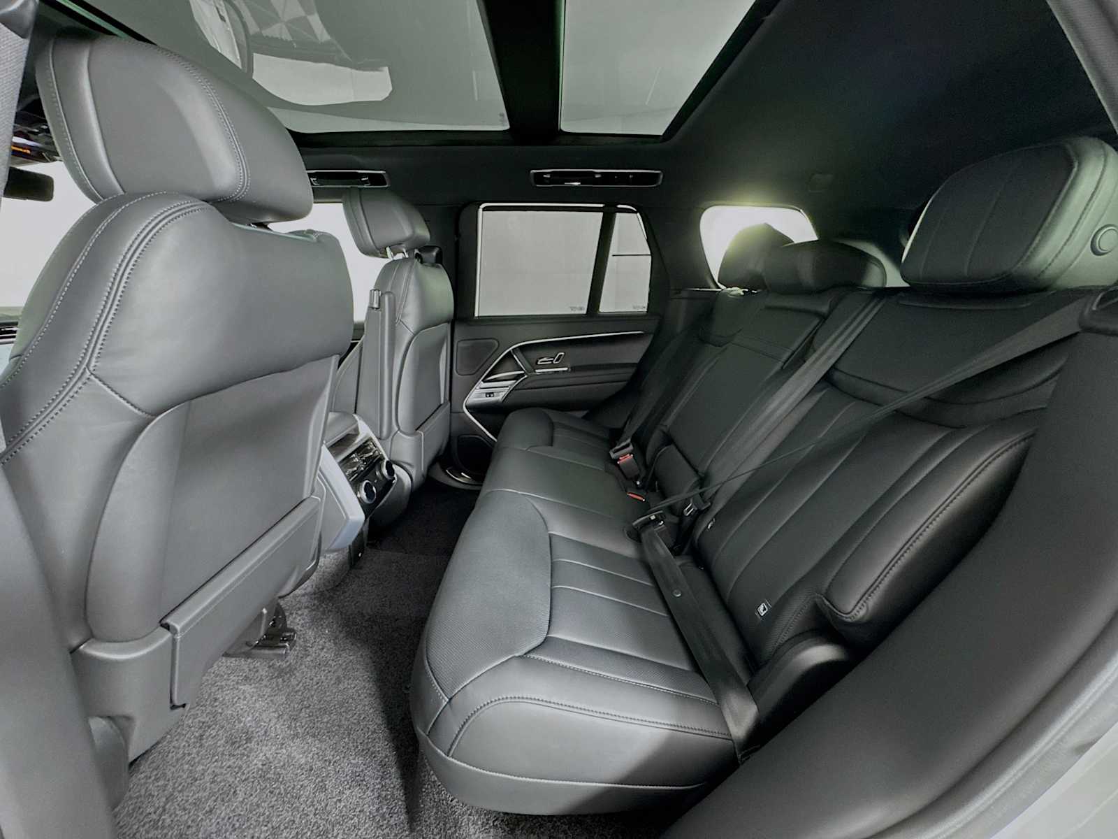 2025 Land Rover Range Rover SE - Photo 19