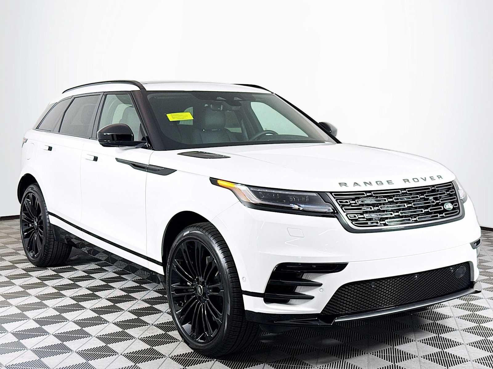 2026 Land Rover Range Rover Velar SE photo 3