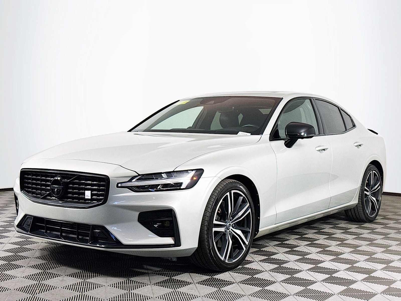 2021 Volvo S60 T5 R-Design's photo