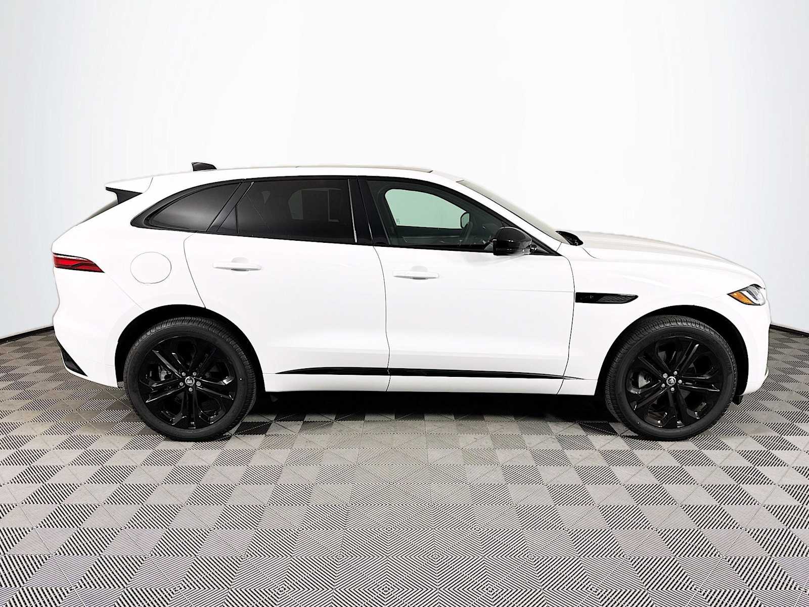 2025 Jaguar F-PACE P250 R-Dynamic S photo 2
