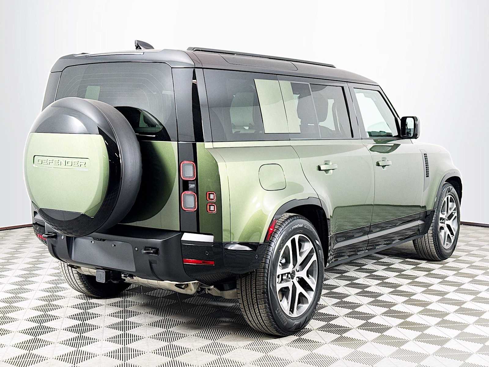2026 Land Rover Defender X-Dynamic SE - Photo 5