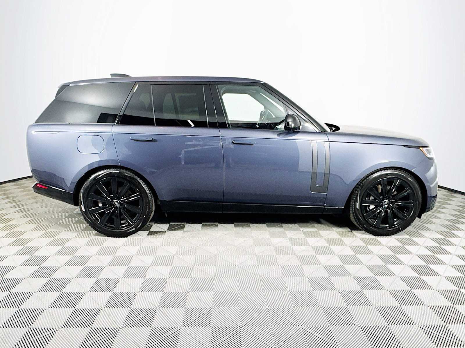 2025 Land Rover Range Rover SE photo 4