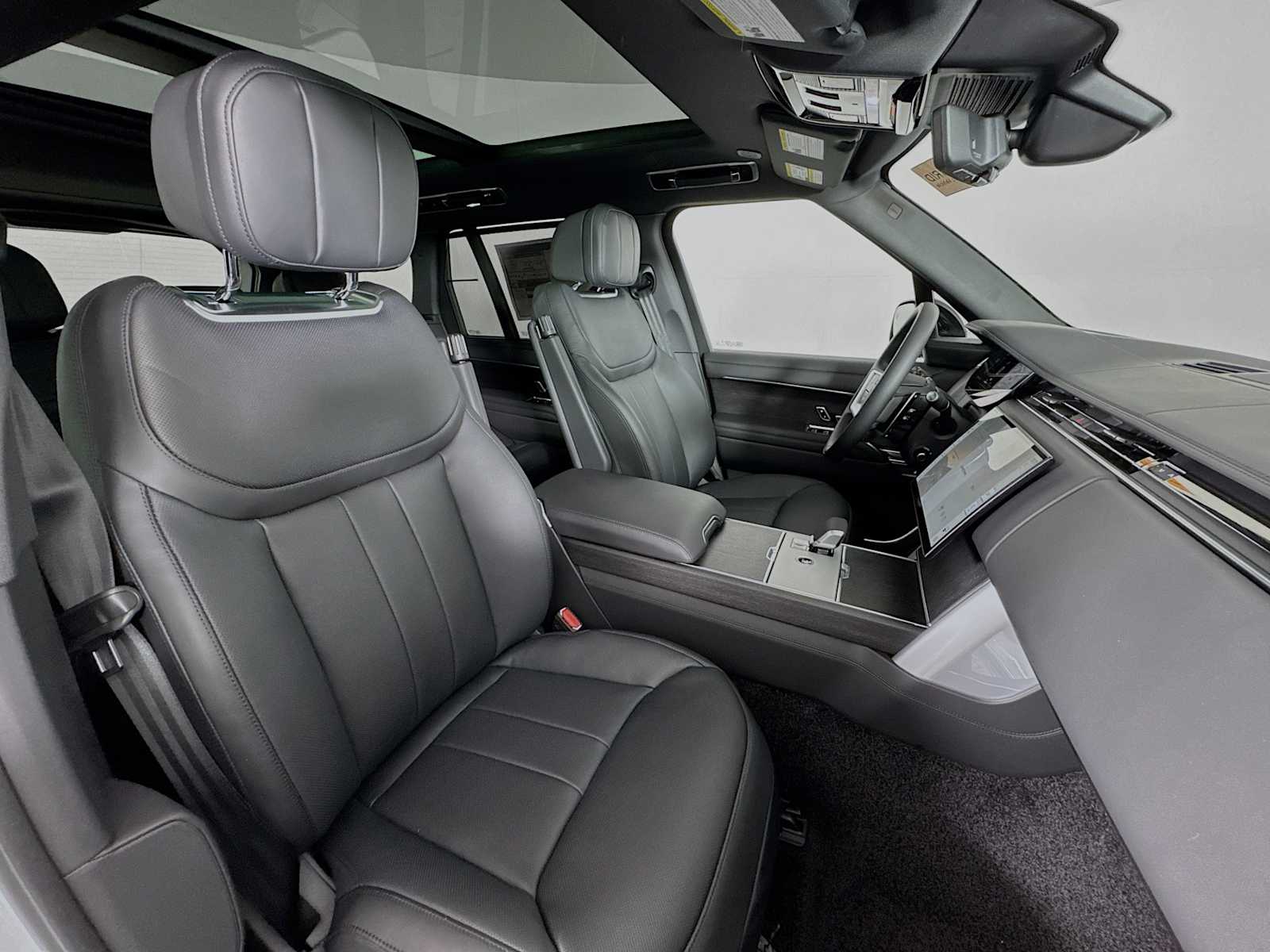 2025 Land Rover Range Rover SE - Photo 25