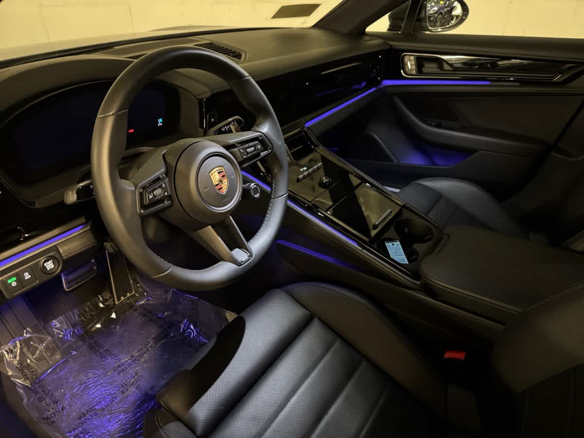 2025 Porsche Panamera 4 photo 4