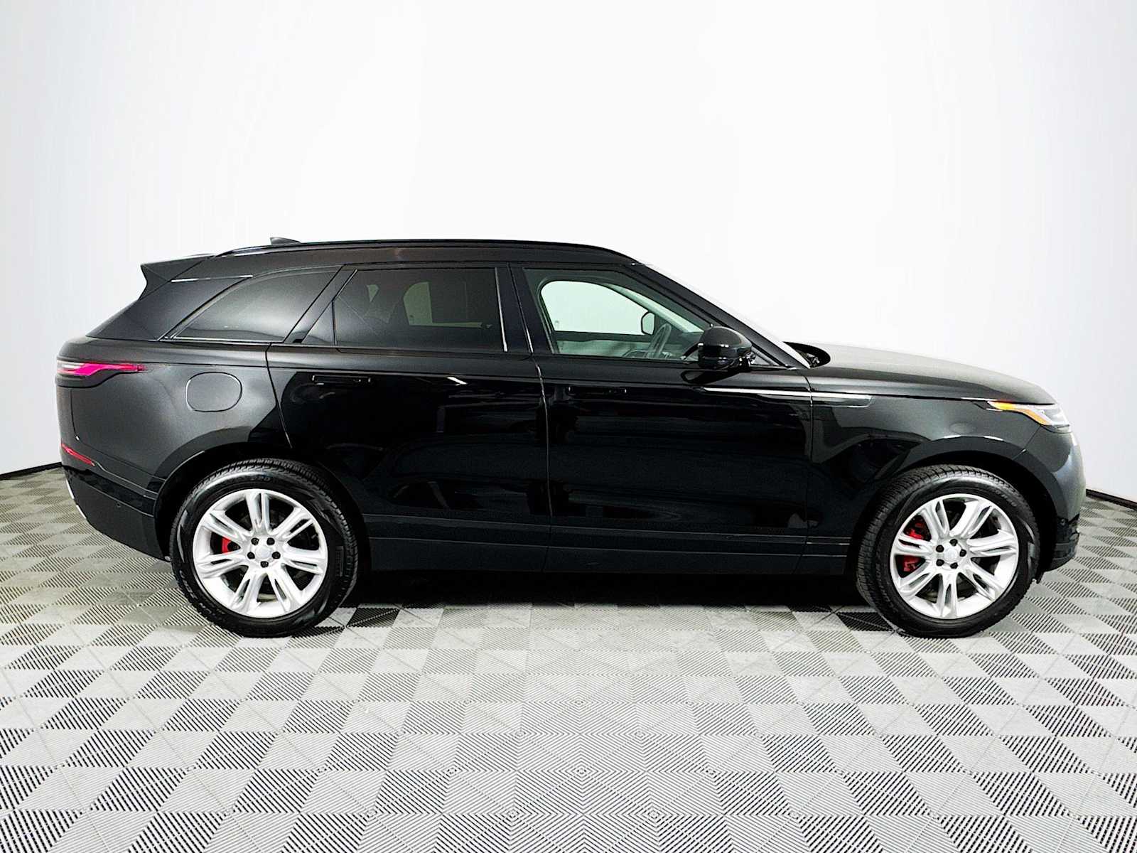2025 Land Rover Range Rover Velar P250 S photo 4