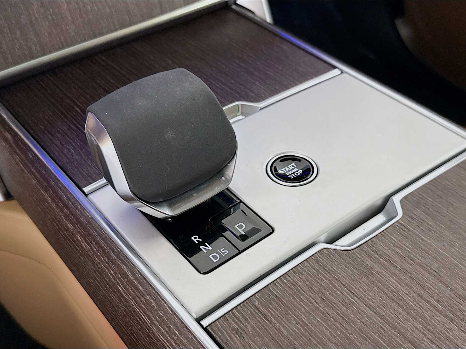 2025 Land Rover Range Rover SE - Photo 27