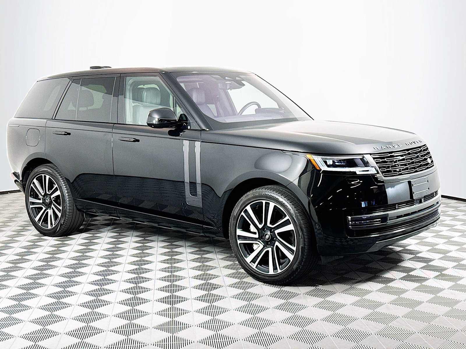 2023 Land Rover Range Rover SE photo 3