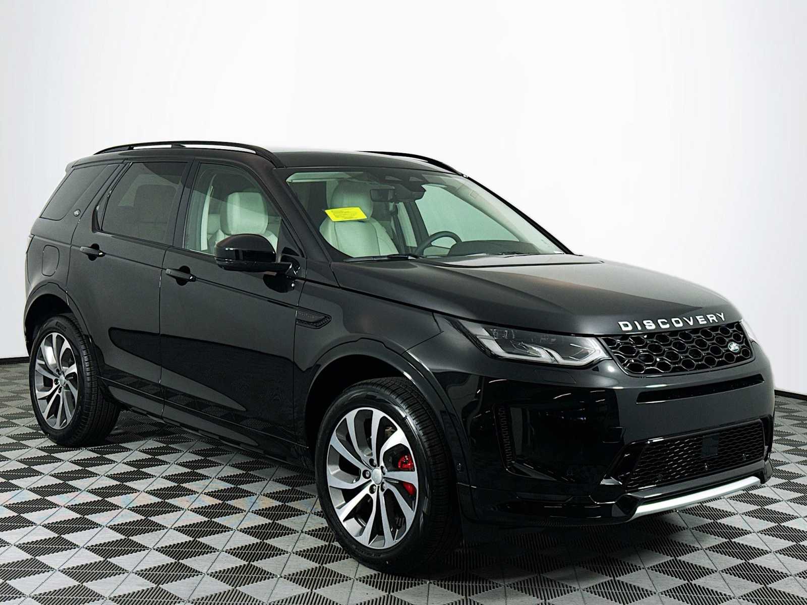 2025 Land Rover Discovery Sport S photo 3