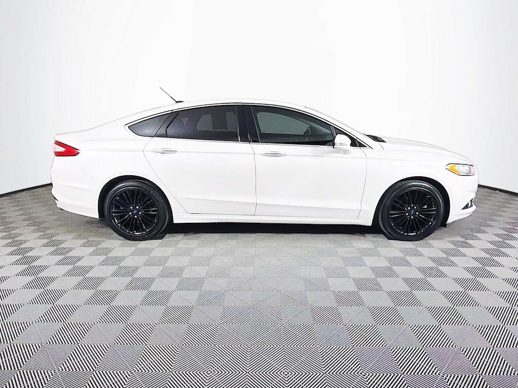 Used 2016 Ford Fusion SE Sedan