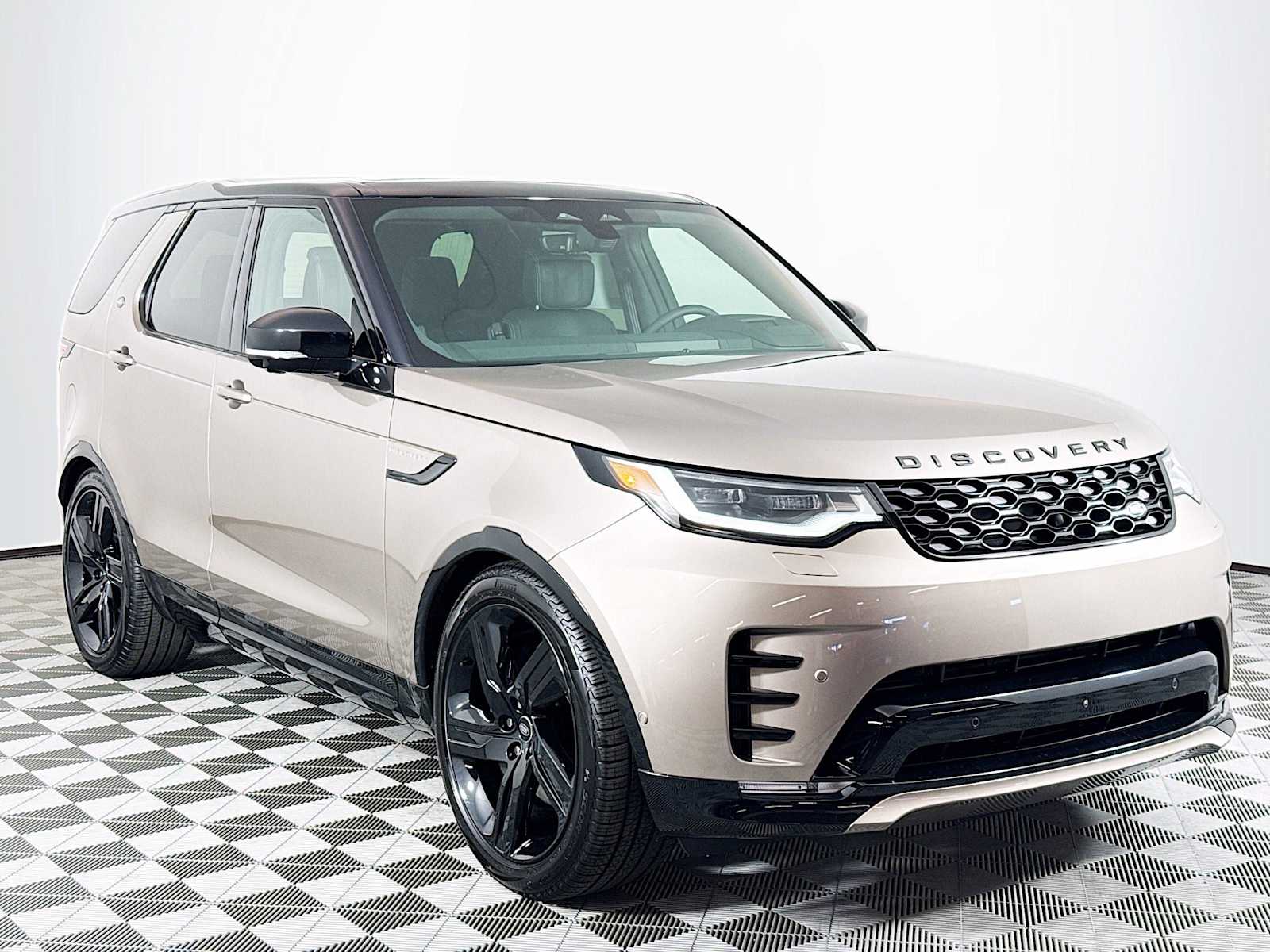2025 Land Rover Discovery SE photo 3