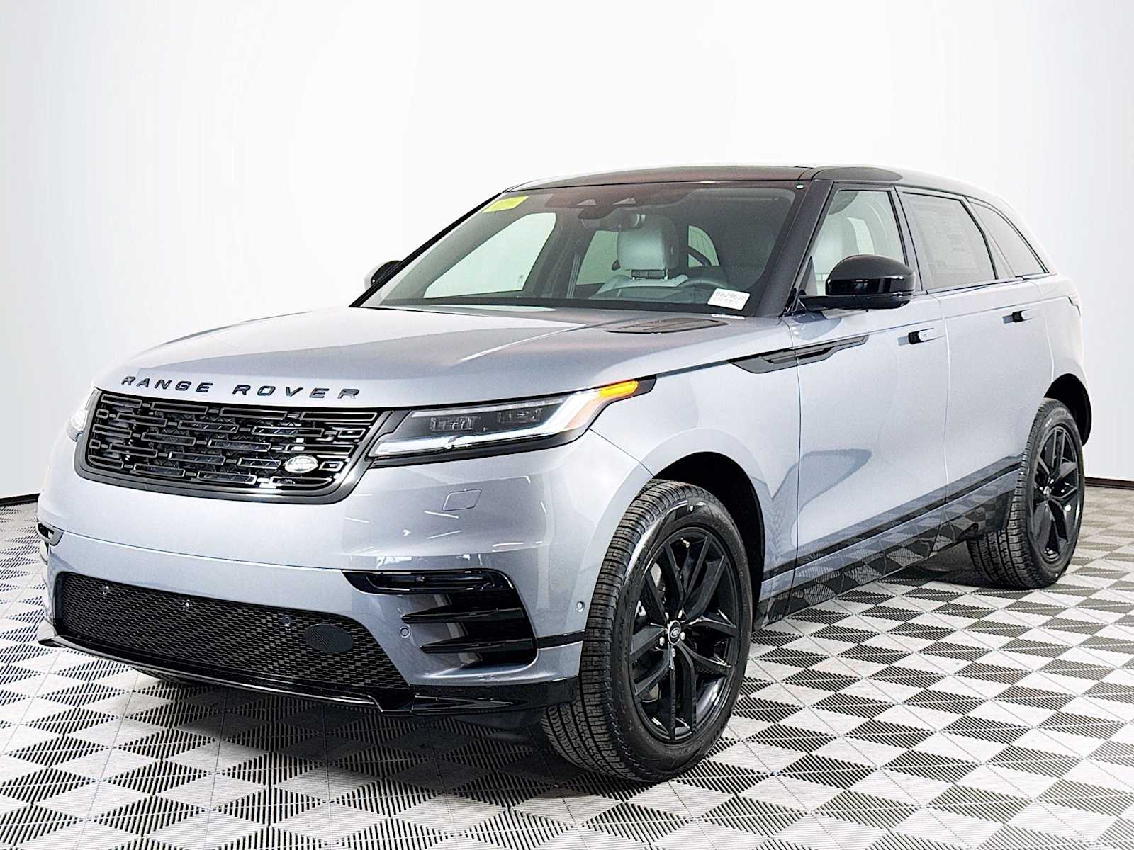 2026 Land Rover Range Rover Velar Dynamic SE