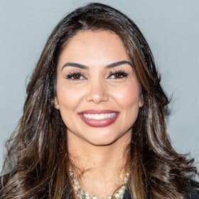 Staff member Fernanda Starr from ID_8f532f