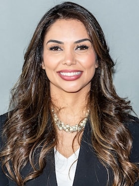 Staff member Fernanda Starr from ID_8f532f