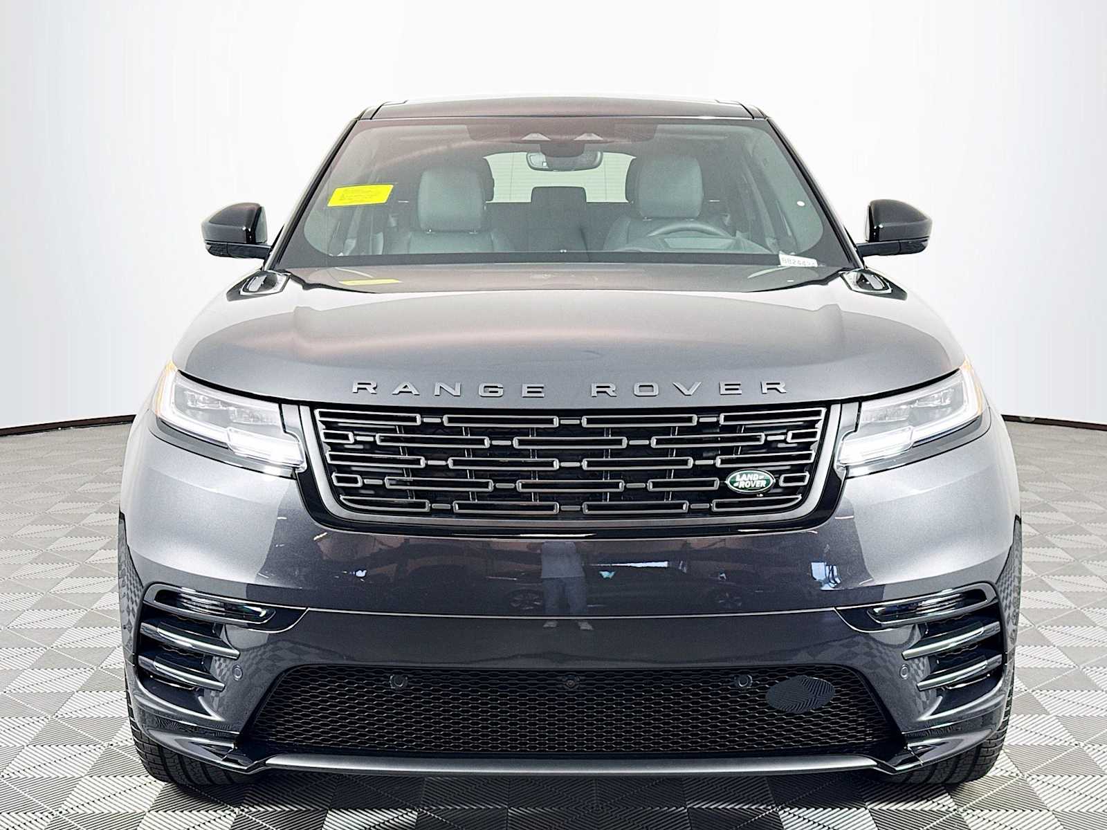 2026 Land Rover Range Rover Velar SE photo 2
