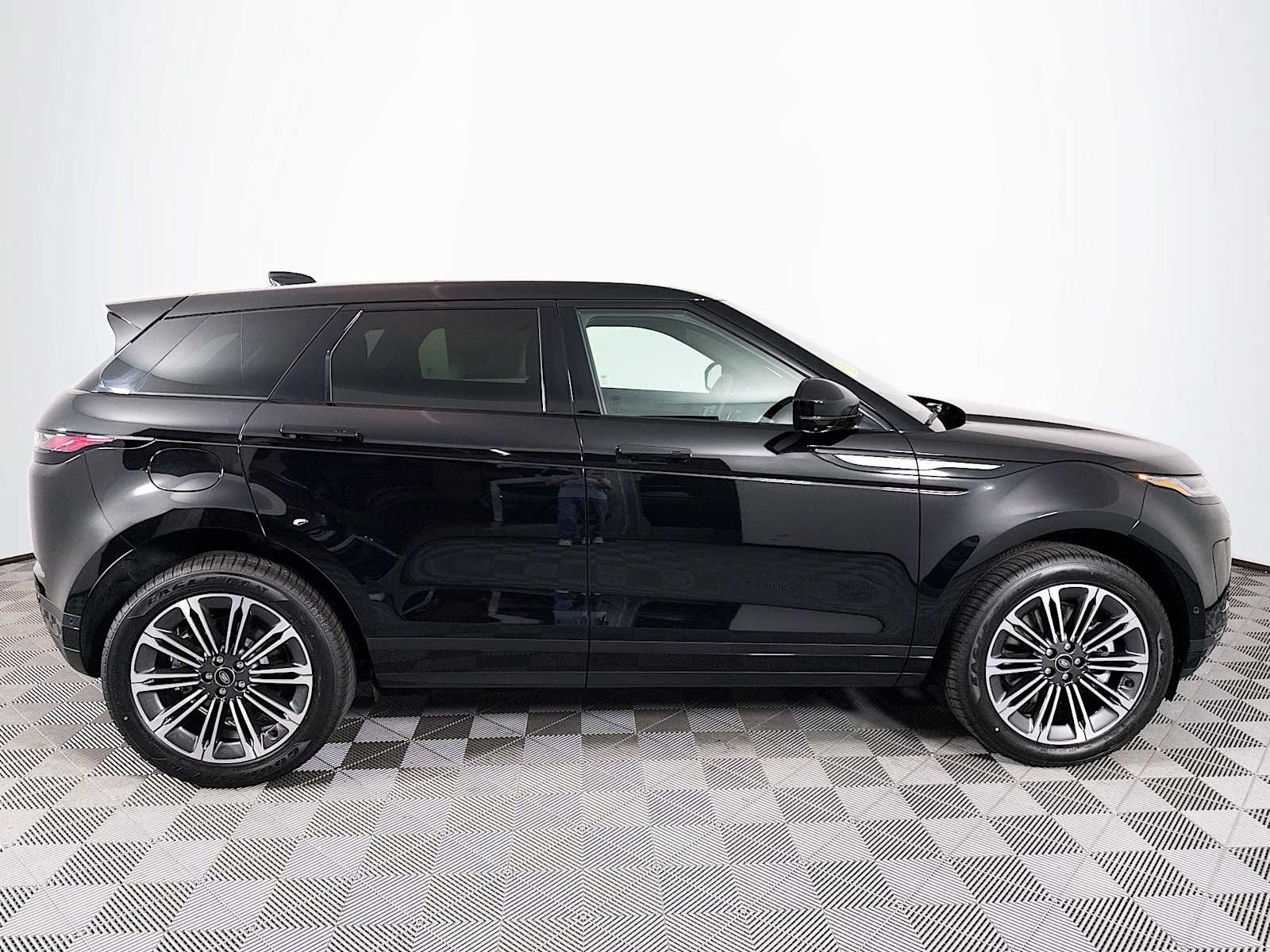 2026 Land Rover Range Rover Evoque S photo 4